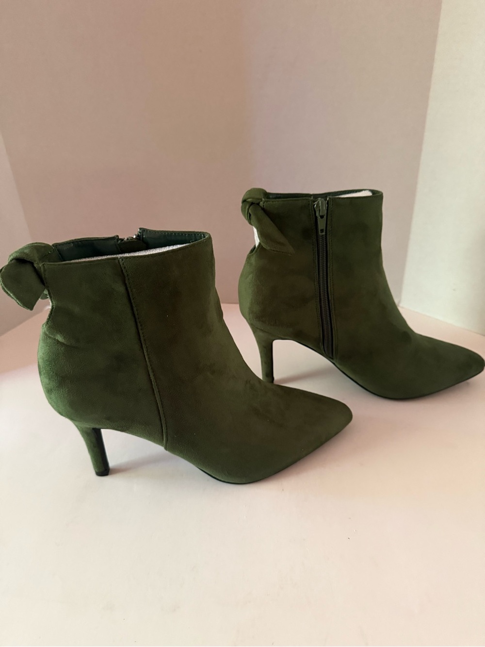 Allegra K Olive Green Pointed Toe Ankle Booties with Back Bow